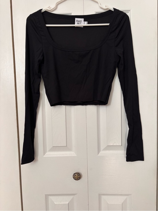 Princess Polly Tops - Princess Polly Black Long-Sleeve Scoop Neck Crop Top